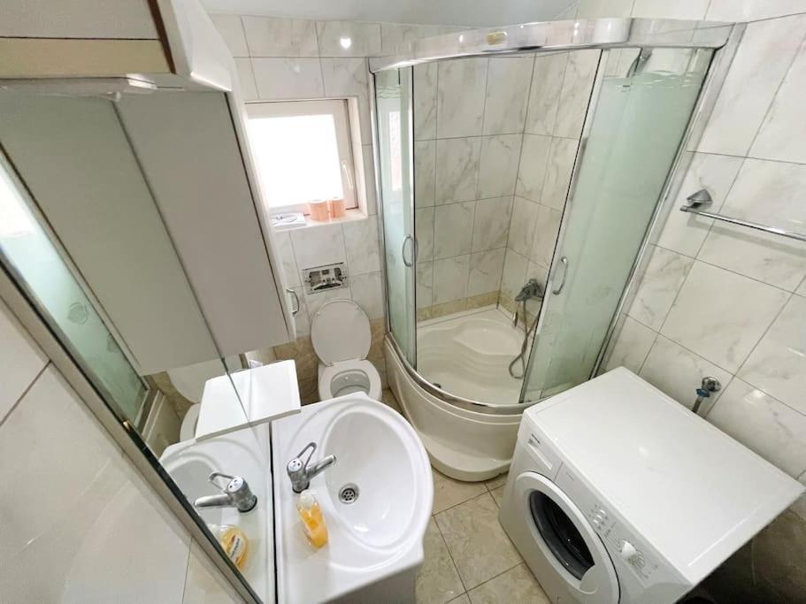 Modi Apartments Peje Bagian luar foto