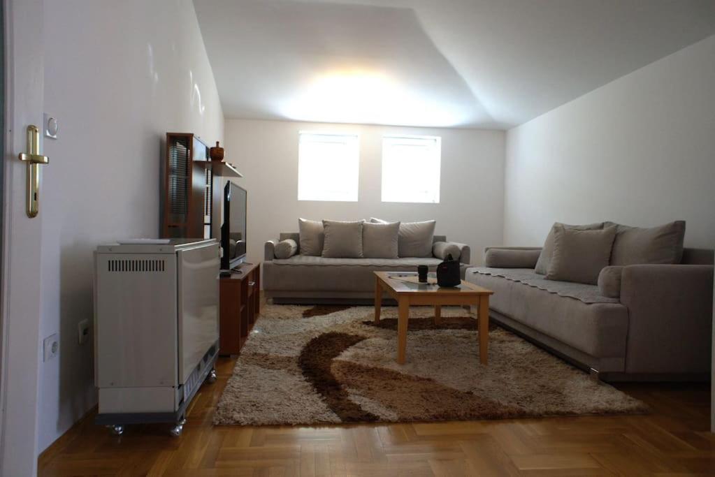 Modi Apartments Peje Bagian luar foto